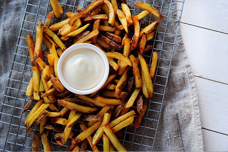 Vegane Mayonnaise mit Pommes Frites