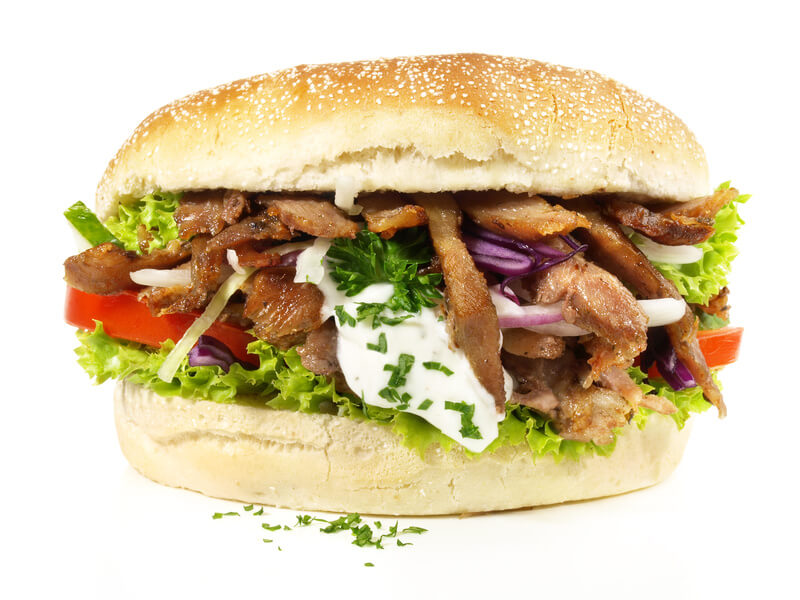 Mache dir deinen leckeren Gyros Burger schnell und einfach selbst!